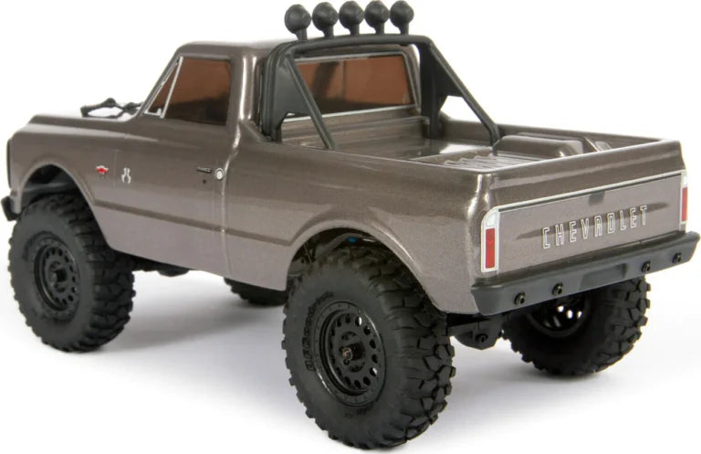 شاحنة شيفروليه C10 رباعية الدفع SCX24 موديل 1967 من Axial Racing، مصقولة، RTR، فضية اللون
