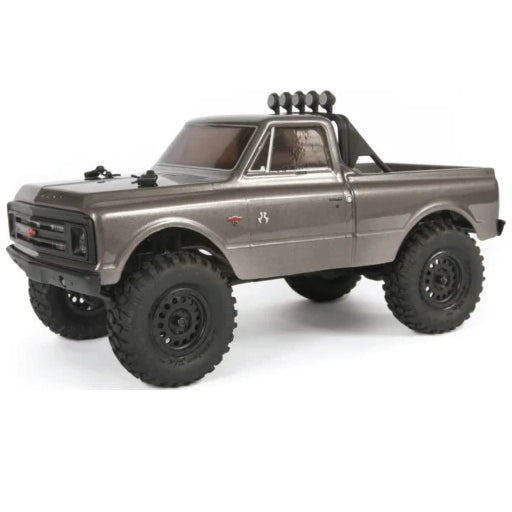 شاحنة شيفروليه C10 رباعية الدفع SCX24 موديل 1967 من Axial Racing، مصقولة، RTR، فضية اللون